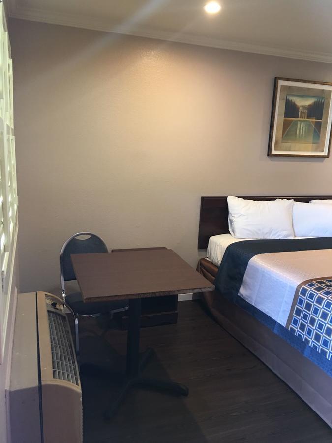 דיילי סיטי Royal Palace Inn מראה חיצוני תמונה
